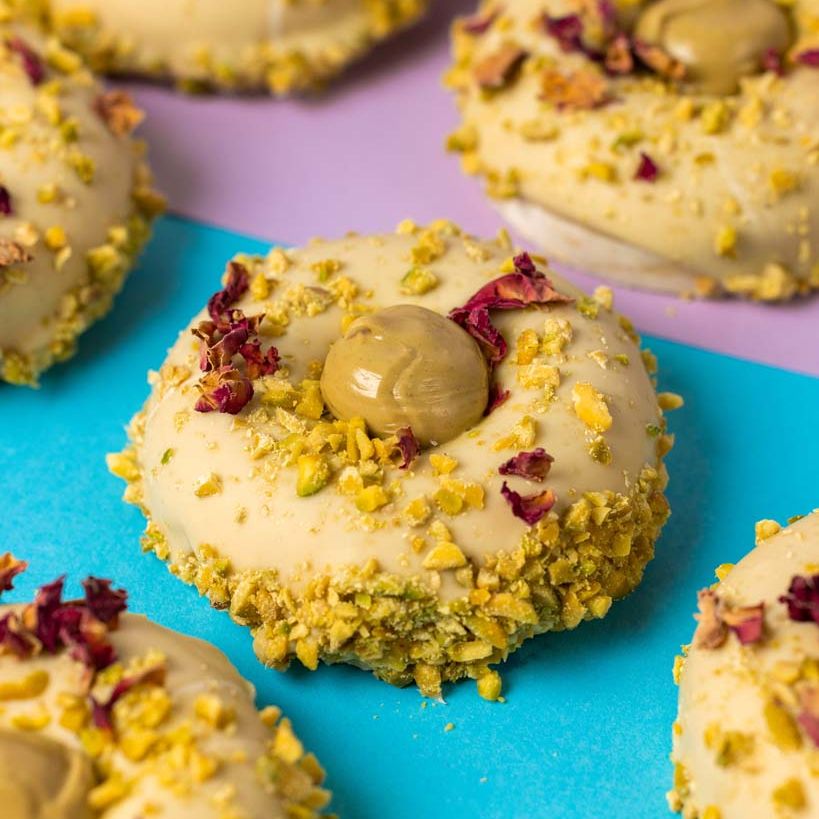 "Baked Rizz-tachio" boîte-cadeau de mini-gâteaux sans gluten (12 pièces)